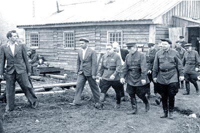 Комиссия Голубква из Москвы. В группе Панюков и Зверев. 1942 г.
