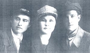 Слева - Станислав Антонович, справа - Иосиф Антонович Люховские (снимок 1928 или 1929 года)