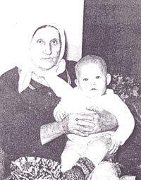 моя прабабушка Анфиса Андреевна и я маленькая