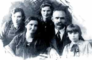 Г.А.Авдыкович с семьей. Томск.1937
