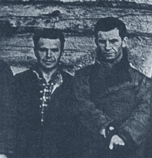 Слева в клетчатой рубашке Семен Крот, во время восстания заведовал кассой взаимопомощи белорусов