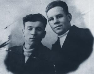 В.Лабецкий (слева) и Т.Матонин. Норилиск, 1945 г.