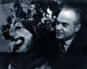 Василий Михайлович Махоткин со своим любимым псом Джеком. Норильск, 1957 г.