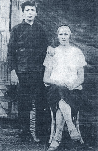 Пащенко И.Ф. с сестрой, 1930 г.