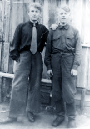 Перл Г.Я. слева