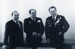 Слева направо: Б.Н.Дергунов – зав. отделом горкома партии, Н.Я.Трижичинский – норильский военком, С.Р.Раудсепп